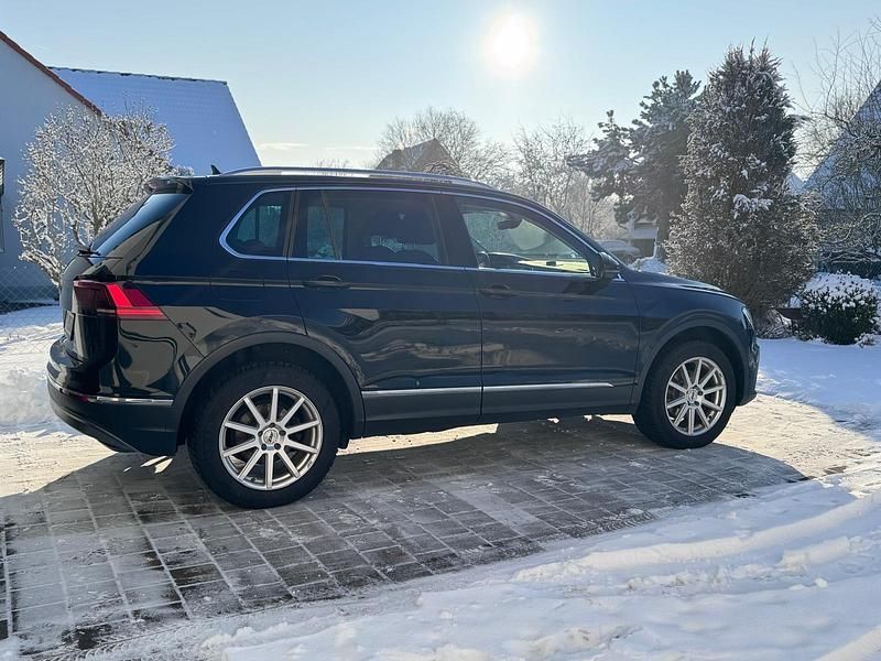 Gebraucht VW Tiguan Highline 150 PS (110 kW) 2016 Schwarz SUV