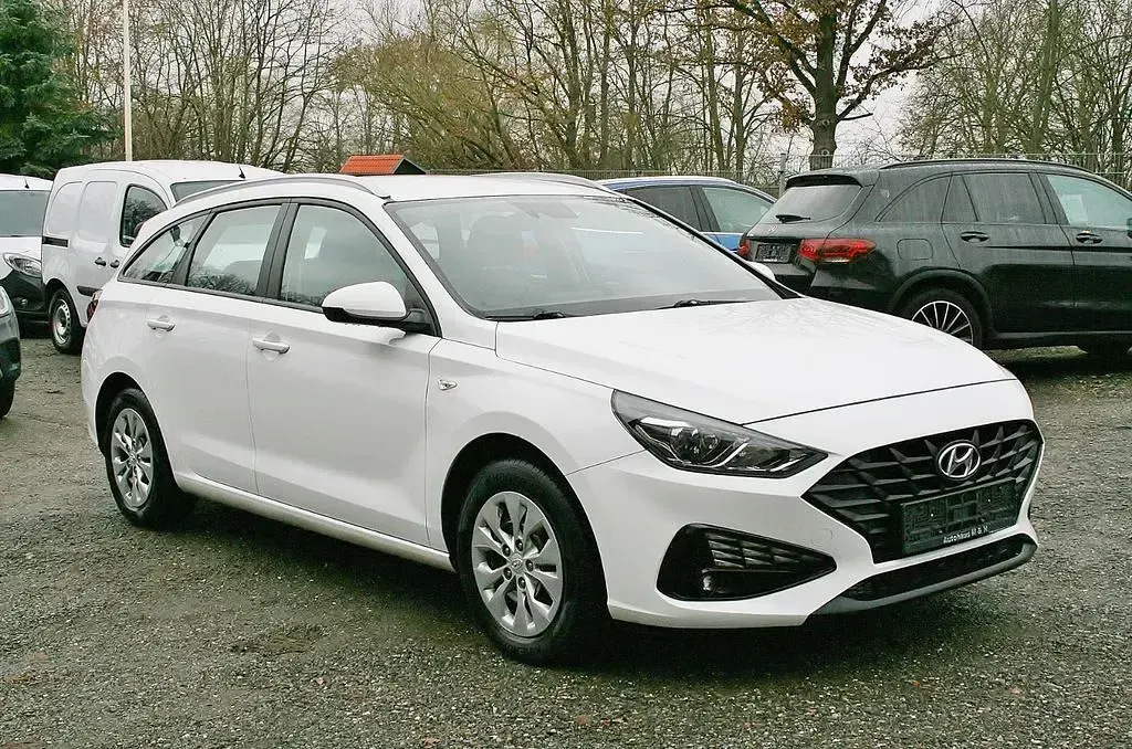 Gebraucht Hyundai i30 Pure 110 PS (80 kW) 2021 Weiß Kombi