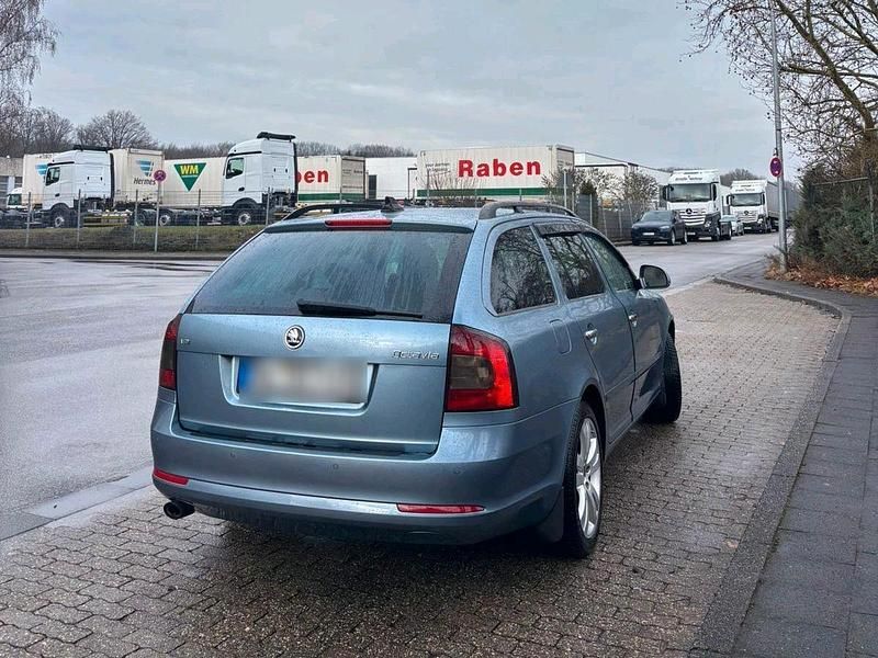 Gebraucht Skoda Octavia 2011 Grau Kombi