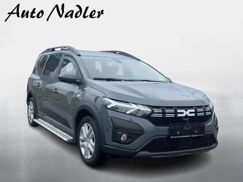 Schiefergrau Gebraucht 2023 Dacia Jogger Expression Limousine | 25.500 € (Fairer Preis) - Bild 1/4