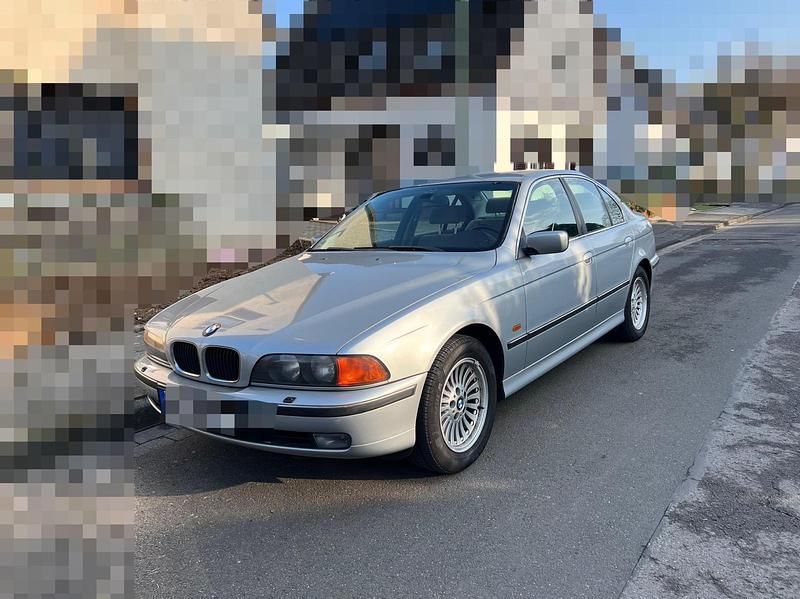 Silber Gebraucht 1997 BMW 520 Limousine | 2.150 € (Guter Preis) - Bild 1/4