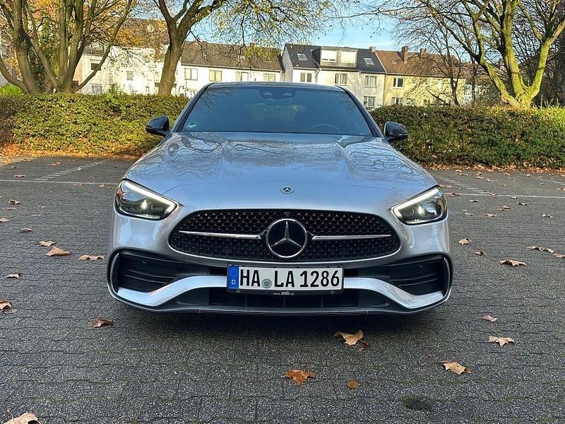 Silber Gebraucht 2023 Mercedes C200 AMG Limousine | 36.940 € (Etwas zu teuer) - Bild 1/4