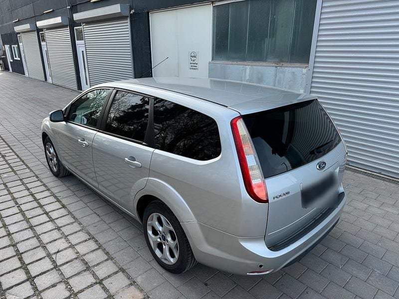 Gebraucht Ford Focus 109 PS (80 kW) 2011 Silber Kombi