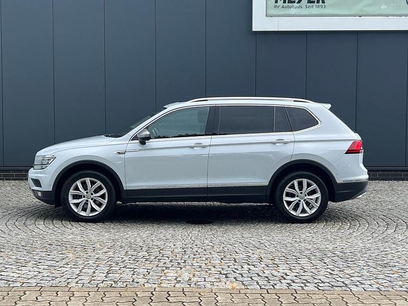 Gebraucht VW Tiguan Allspace Highline 190 PS (139 kW) 2018 White silver metallic SUV