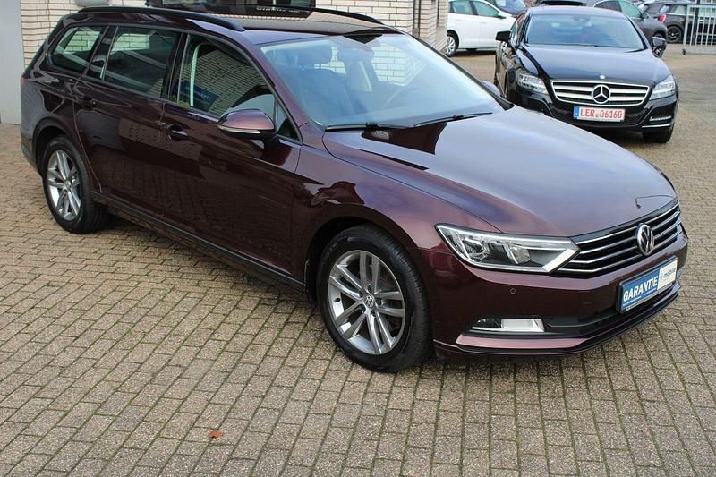 Gebraucht VW Passat Trendline 120 PS (88 kW) 2018 Rot Kombi