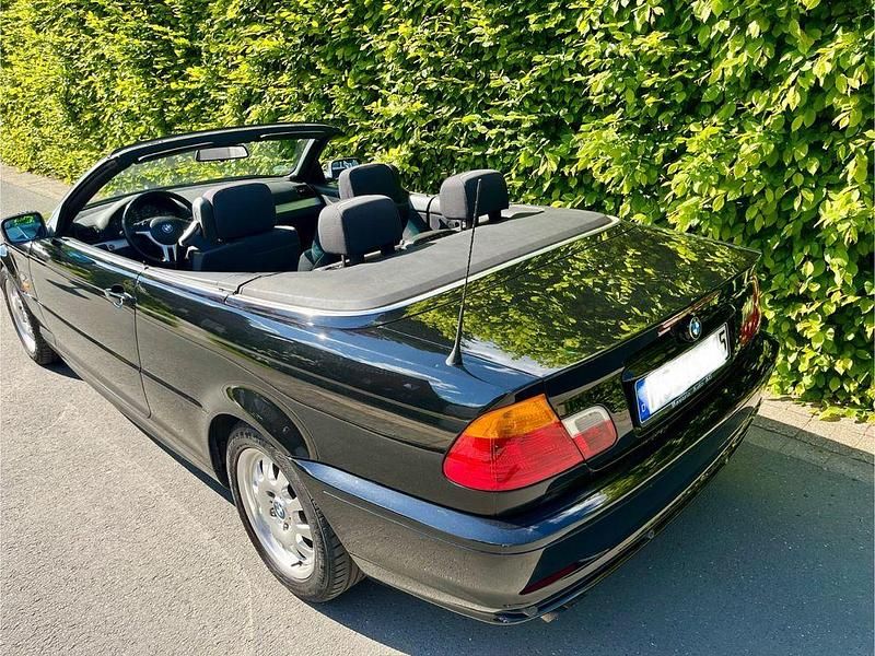 Gebraucht BMW 320 Cabriolet 170 PS (125 kW) 2001 Schwarz Cabrio