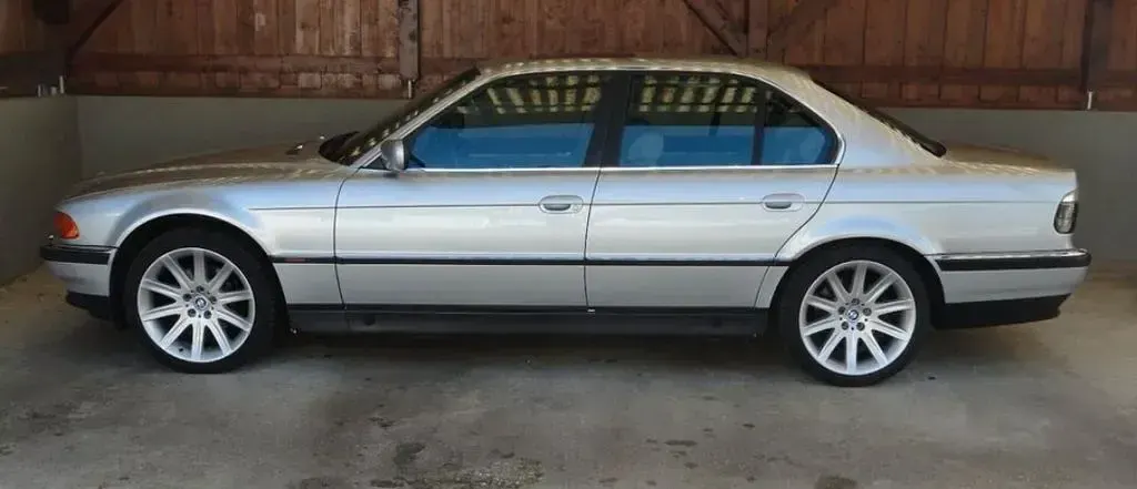 Gebraucht BMW 735 235 PS (172 kW) 1997 Silber Limousine