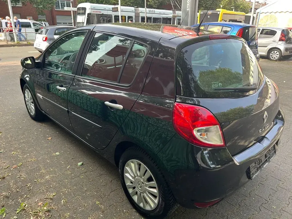 Gebraucht Renault Clio III 75 PS (55 kW) 2010 Schwarz Limousine
