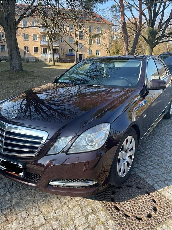 Second-hand Mercedes E250 109 CP (80 kW) 2011 Andere farben Berlinǎ