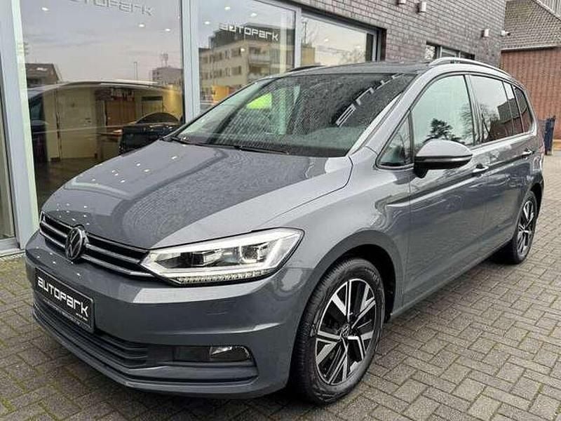 Gebraucht VW Touran Business 150 PS (110 kW) 2024 Grau Van / Kleinbus