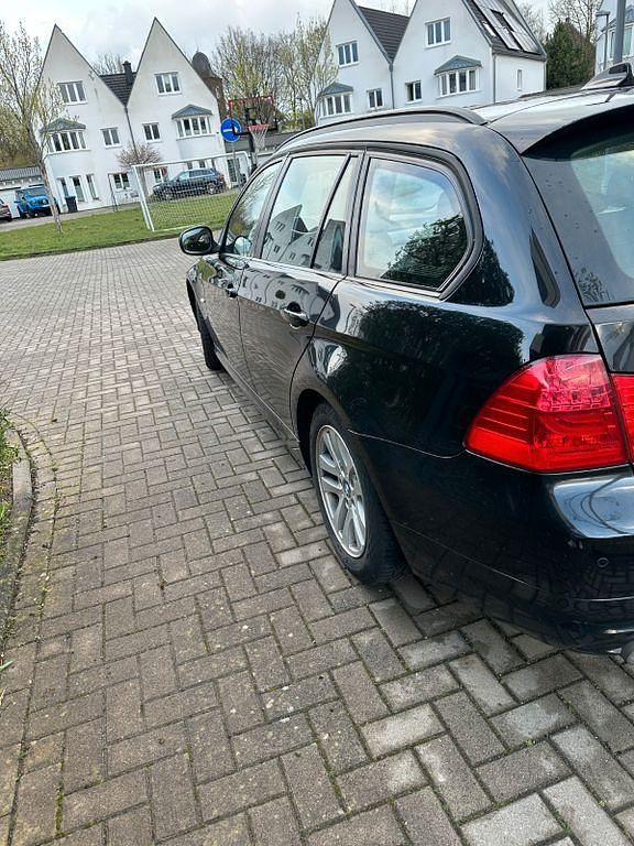 Gebraucht BMW 320 Efficient Dynamics 163 PS (119 kW) 2012 Schwarz Kombi