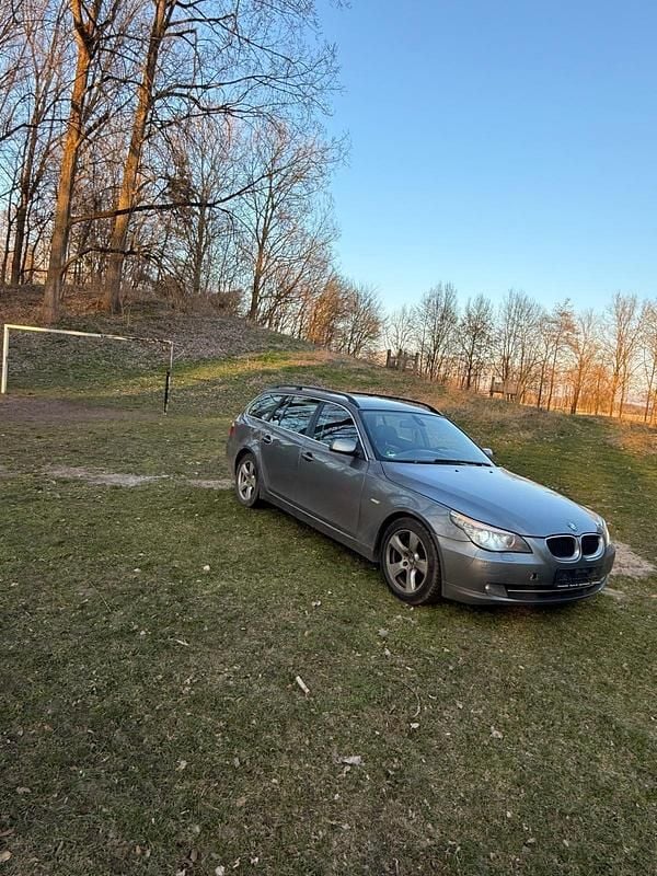 Gebraucht BMW 520 177 PS (130 kW) 2008 Grau Kombi