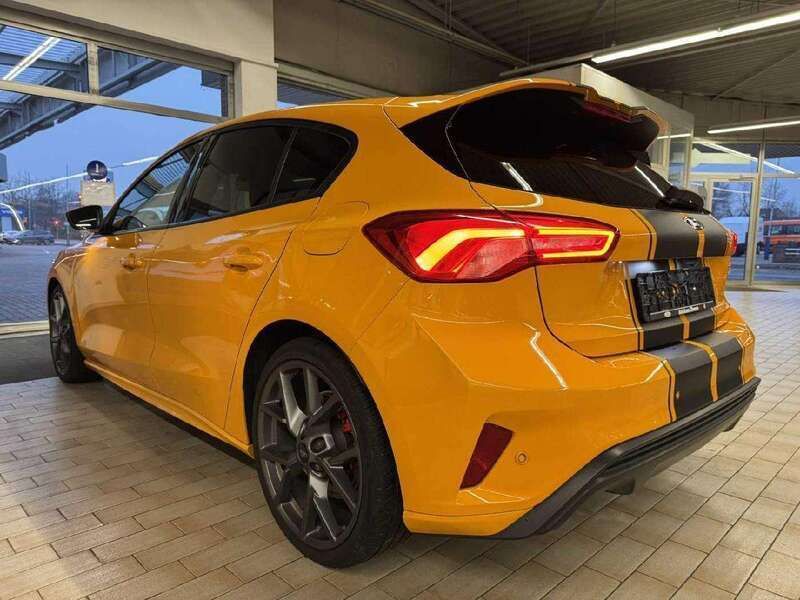 Gebraucht Ford Focus ST 190 PS (139 kW) 2021 Tropicalorange metallic (metallic) Limousine