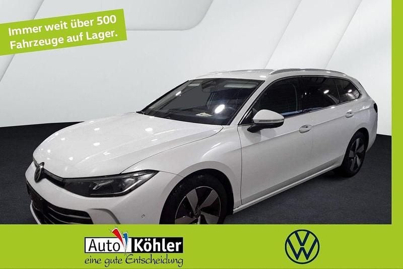 Oryxweiß perlmutteffekt Gebraucht 2025 VW Passat Elegance Limousine | 34.620 € (Superpreis) - Bild 1/3