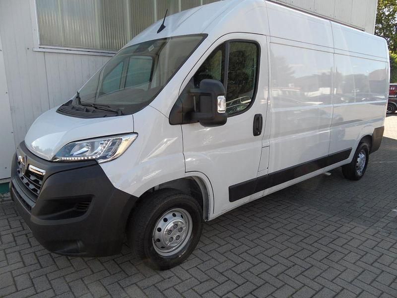 Casablancaweiß Gebraucht 2024 Opel Movano Edition Van | 23.800 € (Fairer Preis) - Bild 1/4