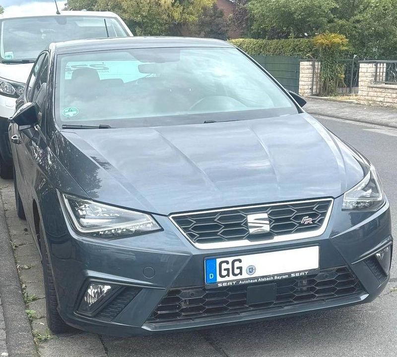 Grau Gebraucht 2020 Seat Ibiza FR Kleinwagen | 12.900 € (Fairer Preis) - Bild 1/4