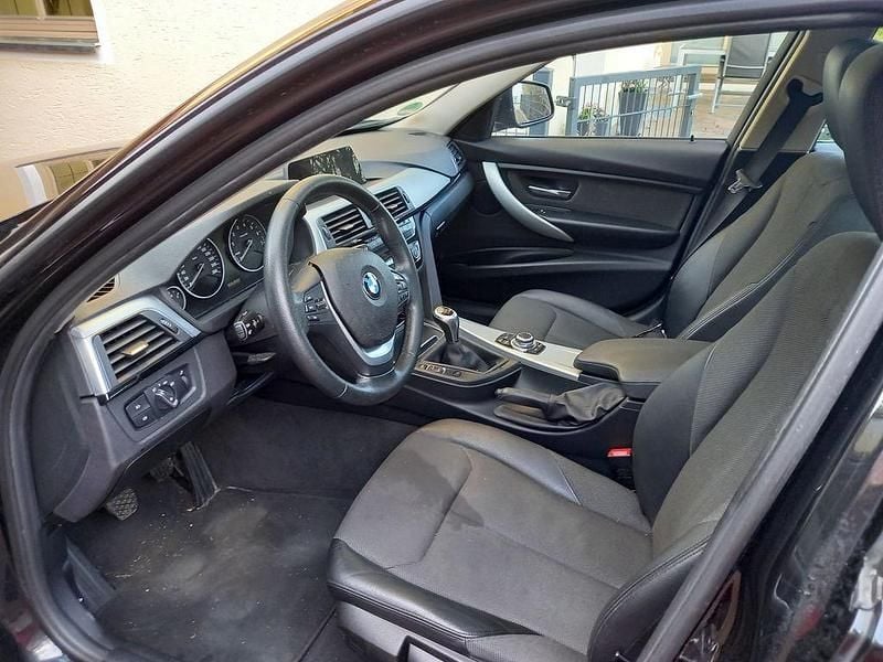 Gebraucht BMW 320 184 PS (135 kW) 2016 Schwarz Limousine