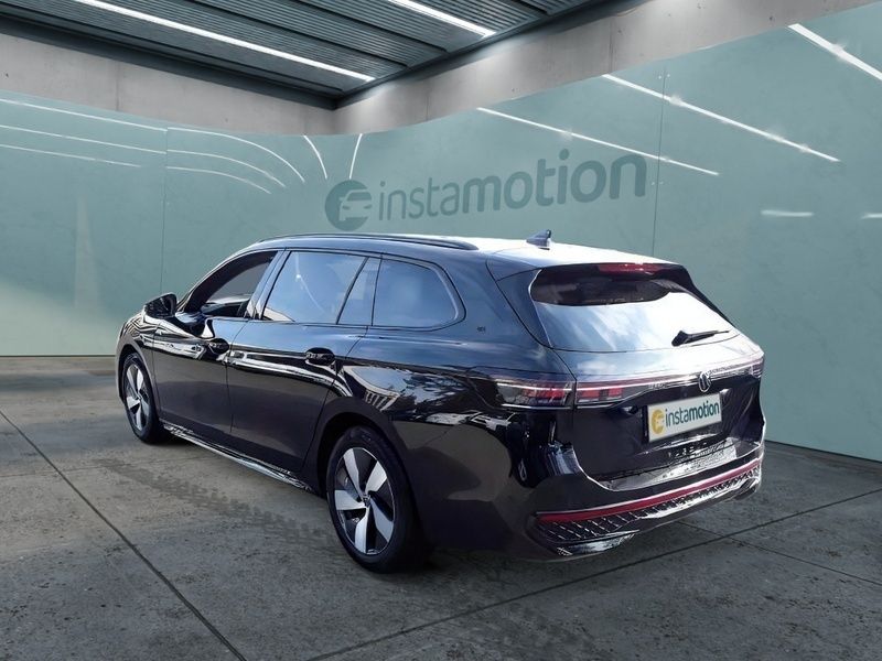 Gebraucht VW Passat R-line 150 PS (110 kW) 2024 Schwarz Kombi