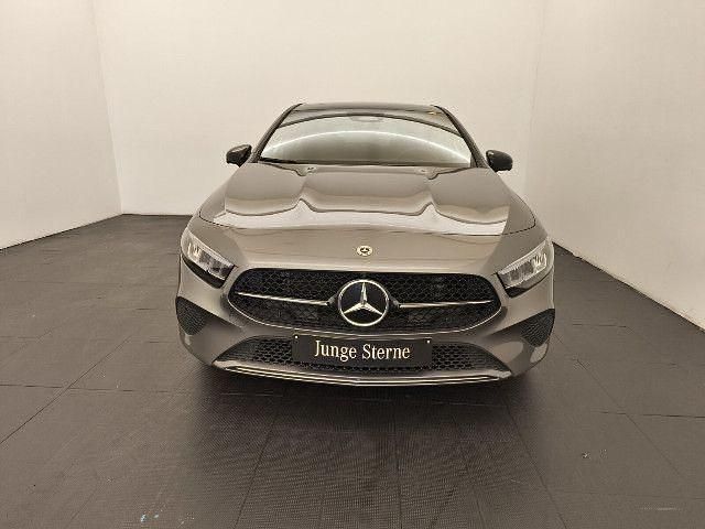 Metalliclack mountaingrau Gebraucht 2024 Mercedes A200 Advanced Limousine | 30.980 € (Etwas zu teuer) - Bild 1/4