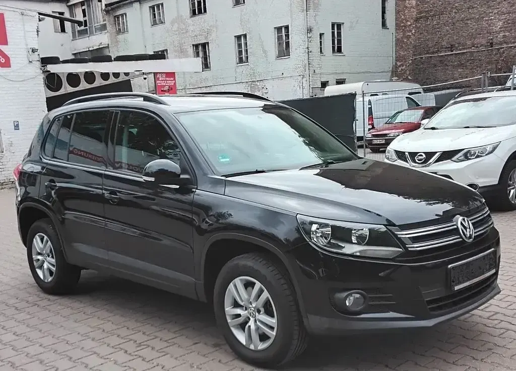 Gebraucht VW Tiguan Trendline 122 PS (89 kW) 2012 Schwarz SUV