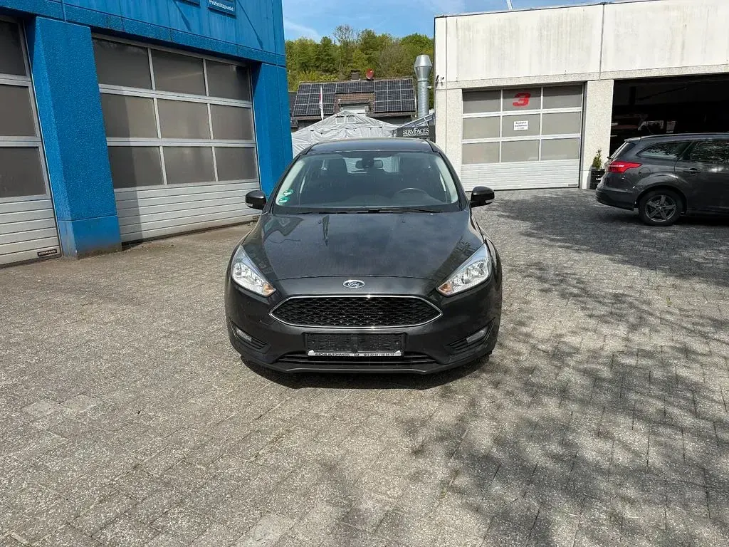 Usado Ford Focus Business Edition 95 CV (69 kW) 2016 Gris Berlina