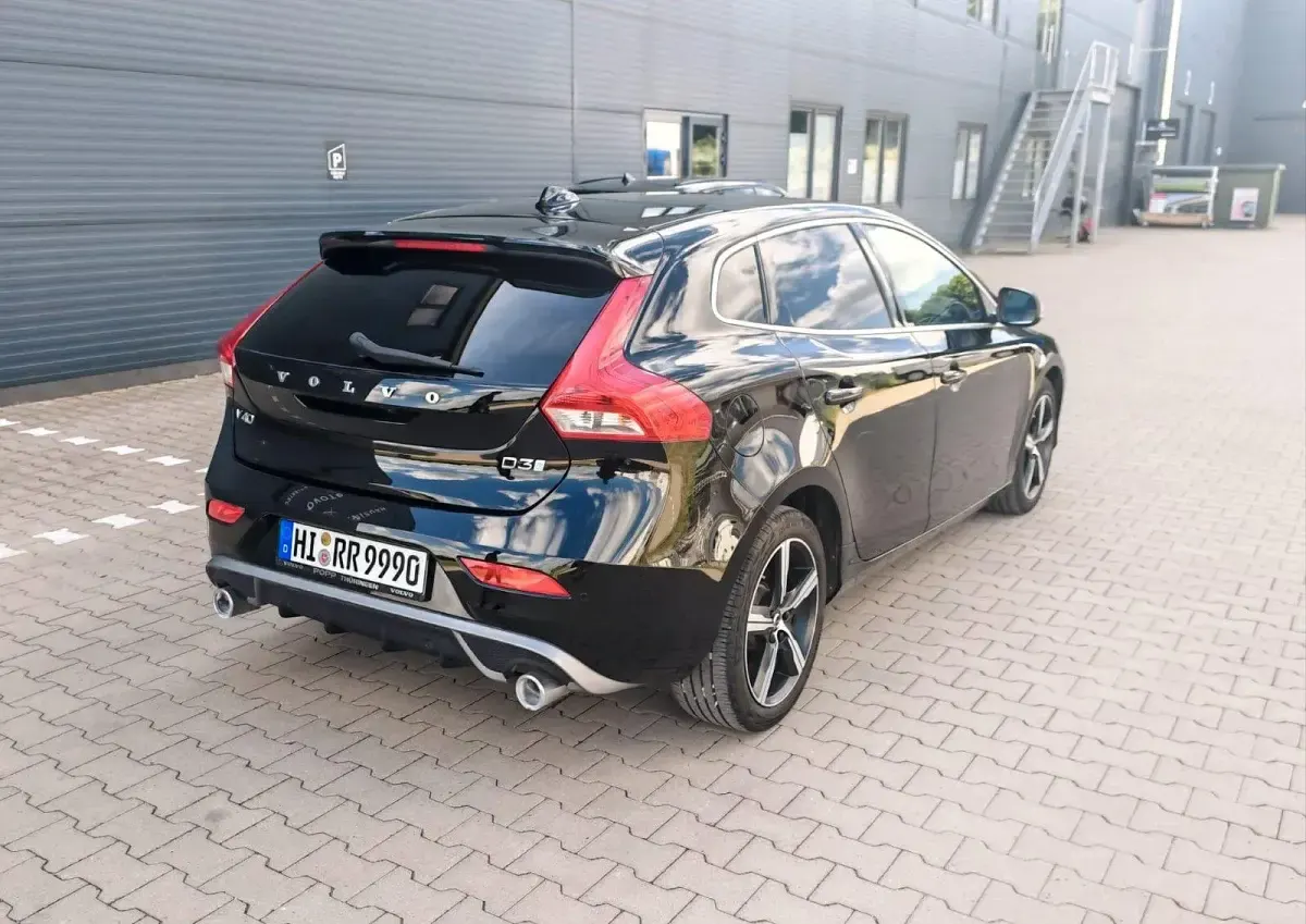 Gebraucht Volvo V40 R-Design 150 PS (110 kW) 2019 Schwarz Kombi