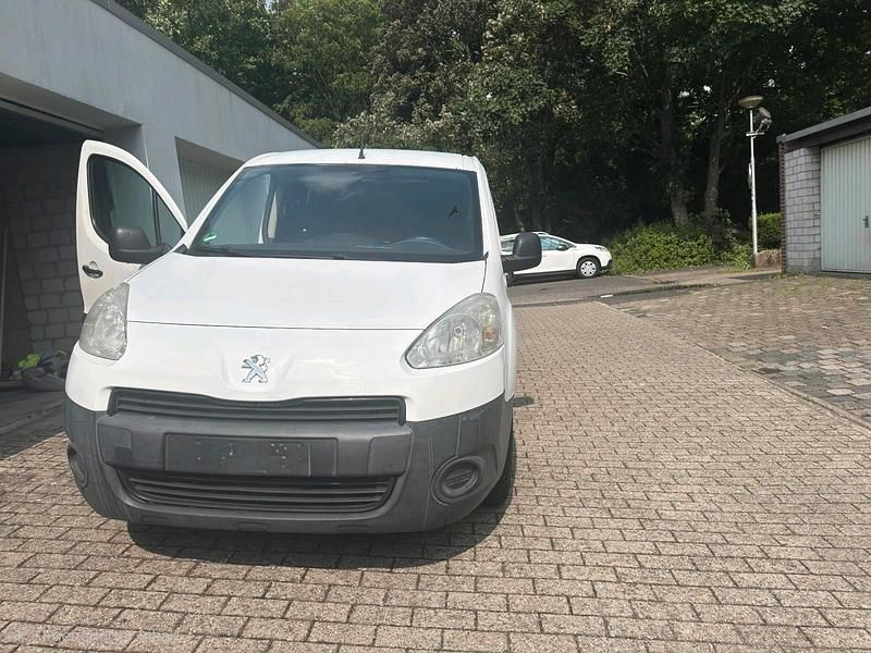 Weiß Gebraucht 2014 Peugeot Partner Avantage Van | 3.850 € (Fairer Preis) - Bild 1/4