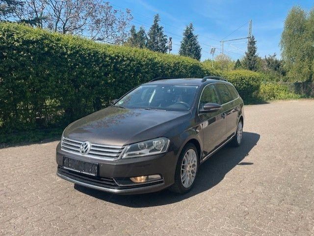 Schwarz Gebraucht 2013 VW Passat Comfortline Kombi | 6.299 € (Guter Preis) - Bild 1/3