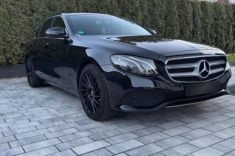 Gebraucht Mercedes E200 Avantgarde 184 PS (135 kW) 2016 Schwarz Limousine