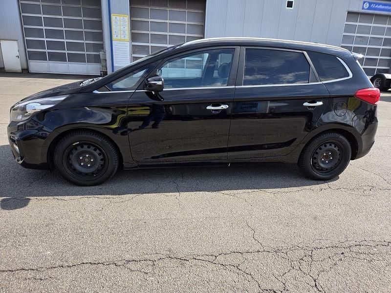 Schwarz Gebraucht 2016 Kia Carens Spirit Van / Kleinbus | 12.600 € (Fairer Preis) - Bild 1/4
