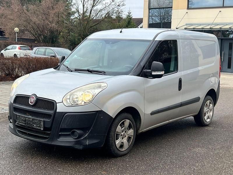 Grau Gebraucht 2013 Fiat Doblò Basis Van / Kleinbus | 3.900 € (Fairer Preis) - Bild 1/4