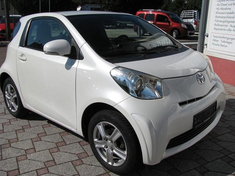 Gebraucht Toyota iQ 68 PS (50 kW) 2010 Weiß Kleinwagen