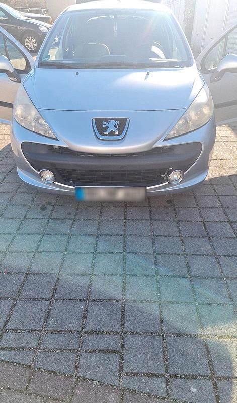 Gebraucht Peugeot 207 90 PS (66 kW) 2009 Grau Limousine