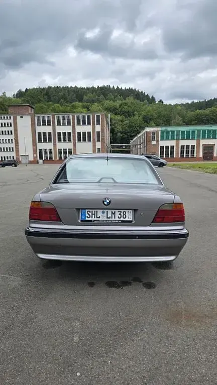 Gebraucht BMW 750 326 PS (239 kW) 1997 Silber Limousine