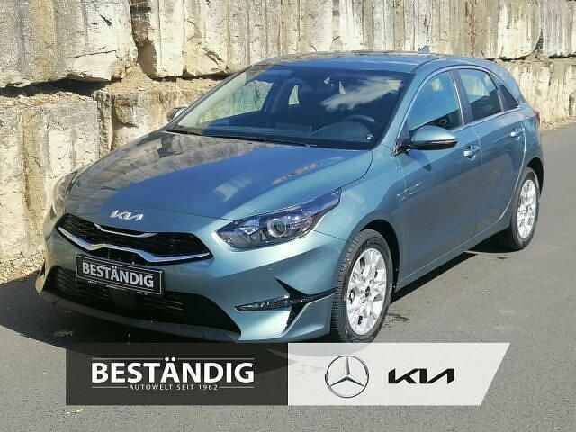 Yucca stahlgrau Neu 2025 Kia Ceed 4 Limousine | 25.990 € (Fairer Preis) - Bild 1/4