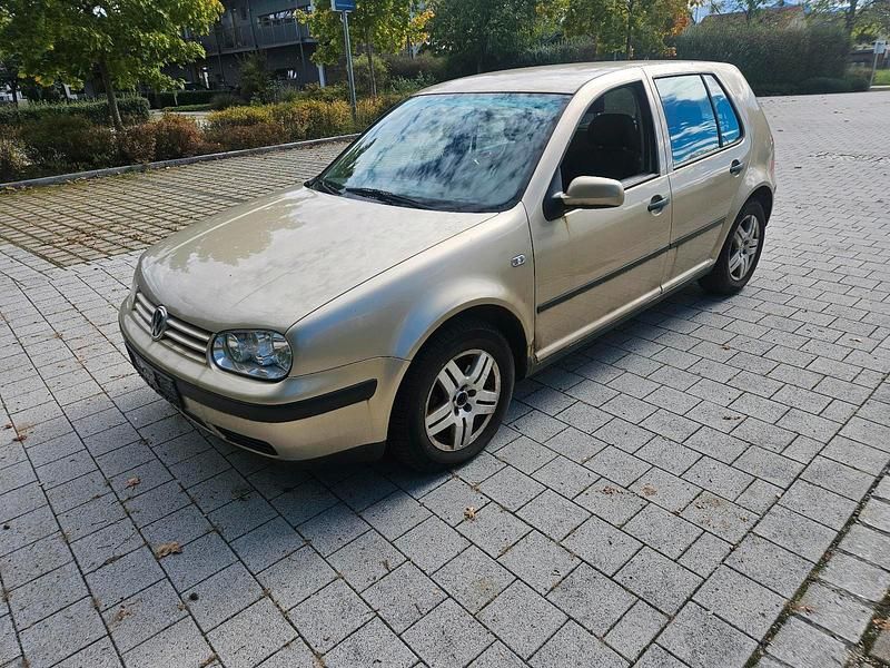 Gold Gebraucht 2001 VW Golf IV Limousine | 1.390 € (Guter Preis) - Bild 1/4