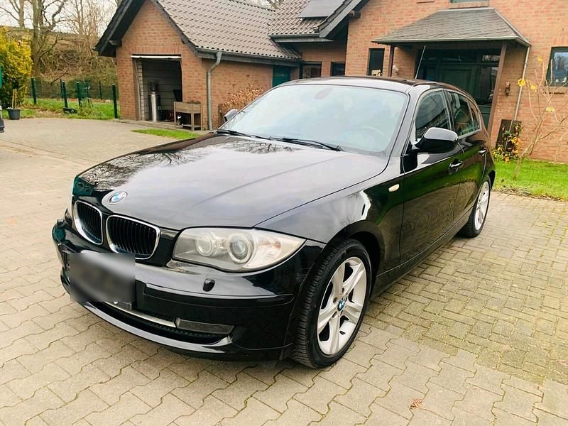 Schwarz Gebraucht 2011 BMW 118 Advantage Kleinwagen | 4.990 € (Guter Preis) - Bild 1/4
