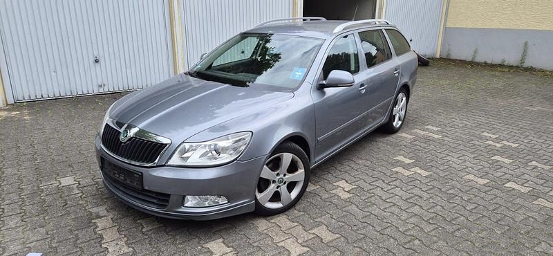 Grau Gebraucht 2012 Skoda Octavia Kombi | 3.900 € (Superpreis) - Bild 1/4