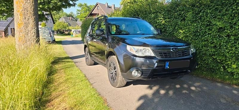 Grau Gebraucht 2008 Subaru Forester SUV | 7.299 € (Fairer Preis) - Bild 1/4