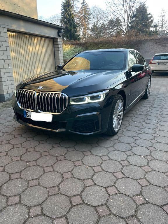 Schwarz Gebraucht 2020 BMW 740 Executive Limousine | 45.000 € (Etwas zu teuer) - Bild 1/4