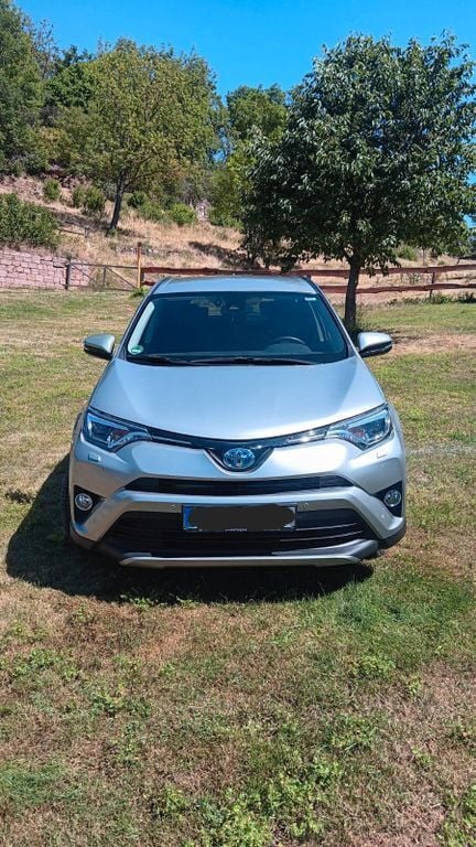 Silber Gebraucht 2017 Toyota RAV4 Edition-S SUV | 19.500 € (Superpreis) - Bild 1/2