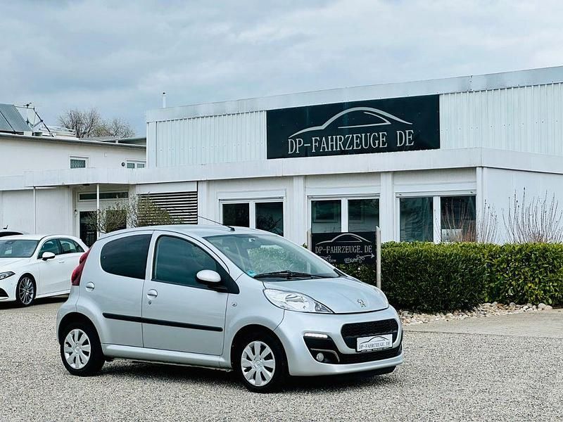 Gebraucht Peugeot 107 Active 68 PS (50 kW) 2012 Silber Kleinwagen