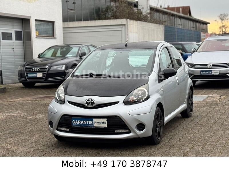 Silber Gebraucht 2012 Toyota Aygo Cool Kleinwagen | 4.999 € (Fairer Preis) - Bild 1/4