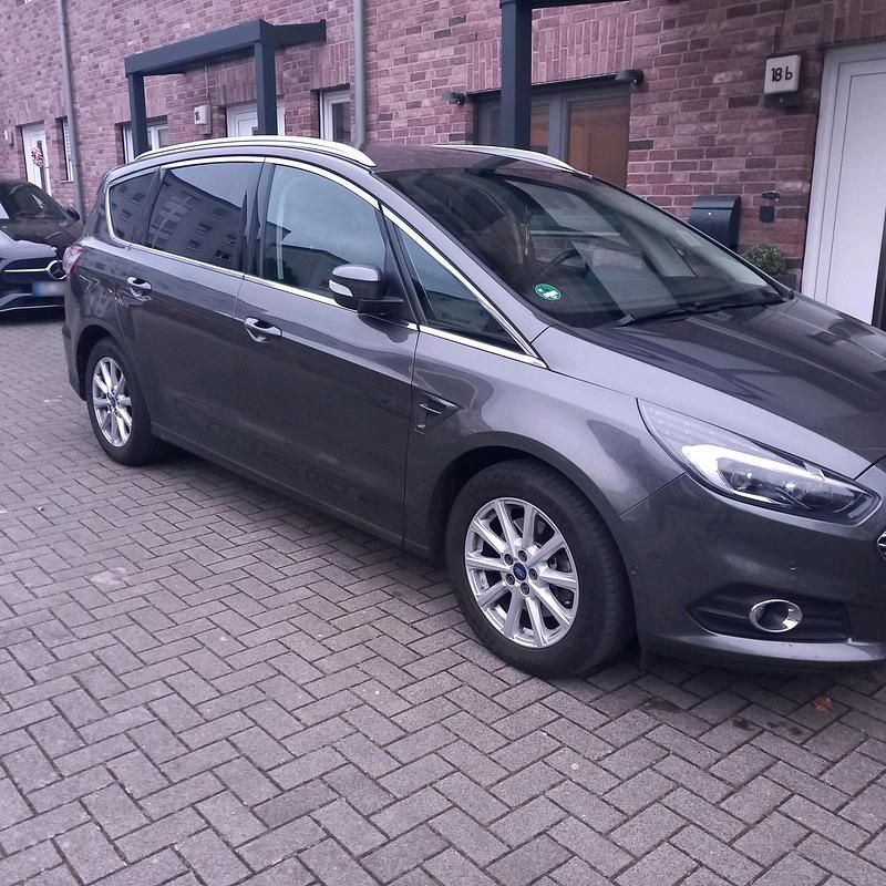Gebraucht Ford S-MAX 179 PS (131 kW) 2016 Grau Van / Kleinbus