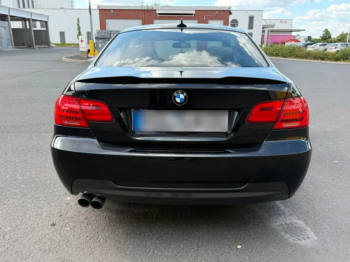 Gebraucht BMW 325 M Sport 204 PS (150 kW) 2011 Schwarz Coupé
