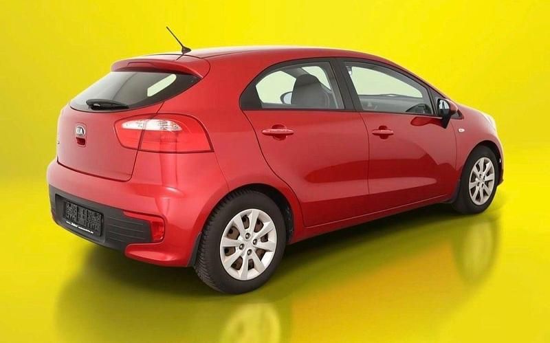 Gebraucht Kia Rio Attract 86 PS (63 kW) 2015 Rot Kleinwagen