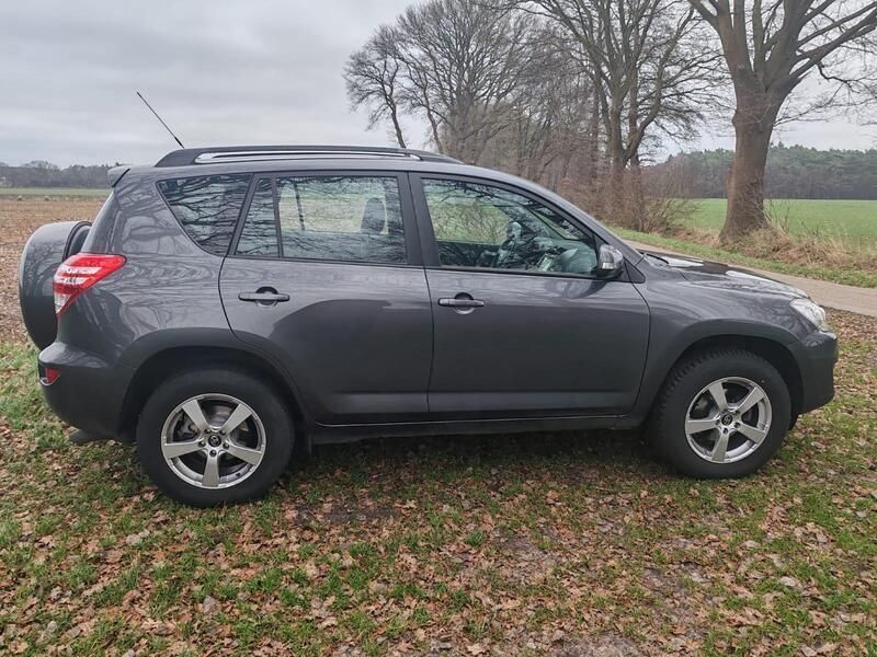 Grau Gebraucht 2009 Toyota RAV4 SUV | 9.999 € (Fairer Preis) - Bild 1/4
