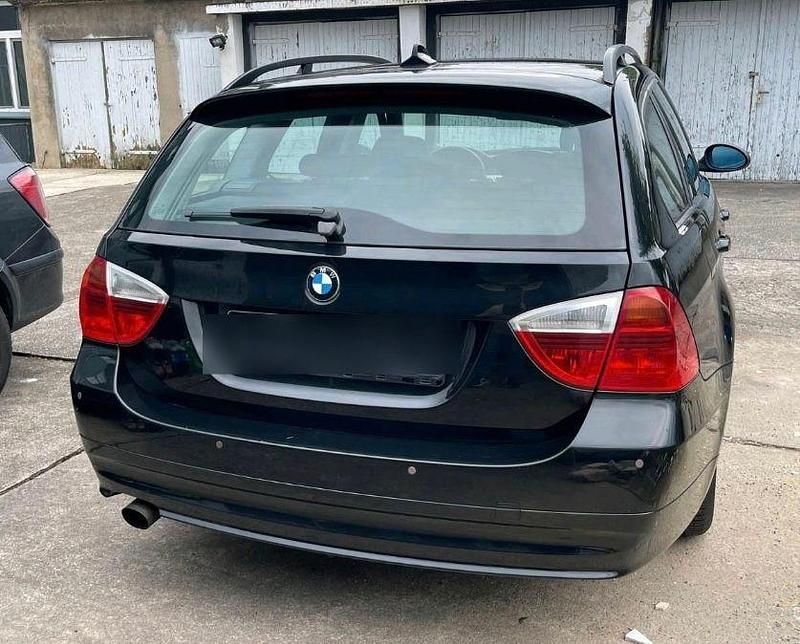 Gebraucht BMW 318 143 PS (105 kW) 2007 Schwarz Kombi