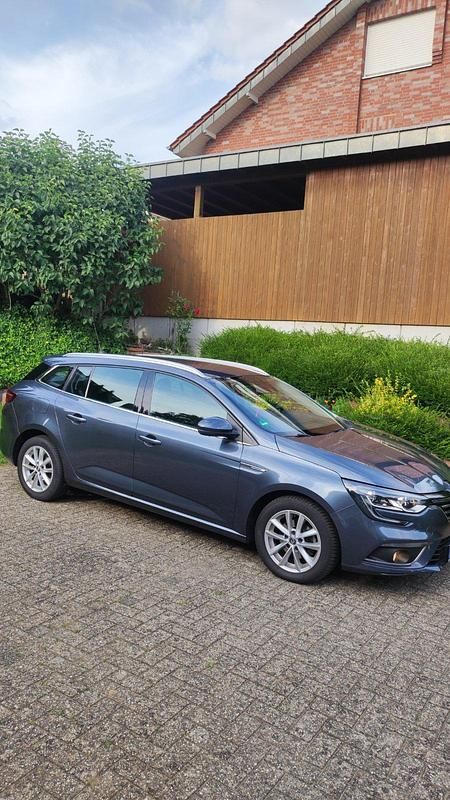 Gebraucht Renault Mégane GrandTour 110 PS (80 kW) 2017 Grau Kombi