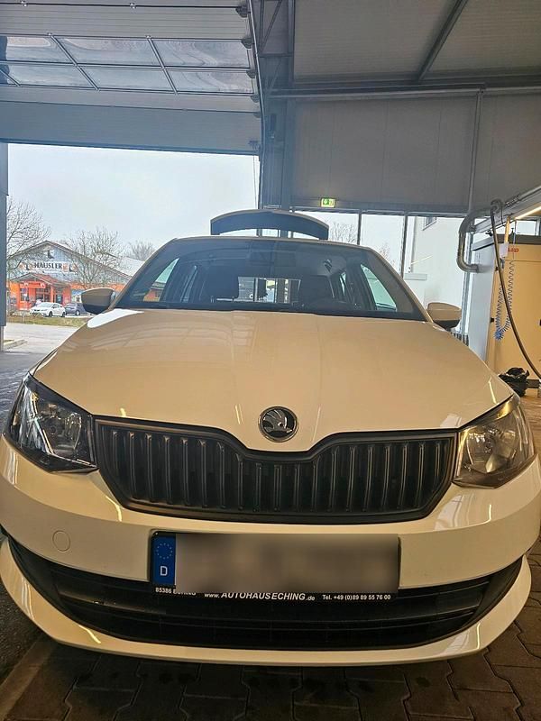 Weiß Gebraucht 2017 Skoda Fabia Kombi | 5.600 € (Fairer Preis) - Bild 1/4